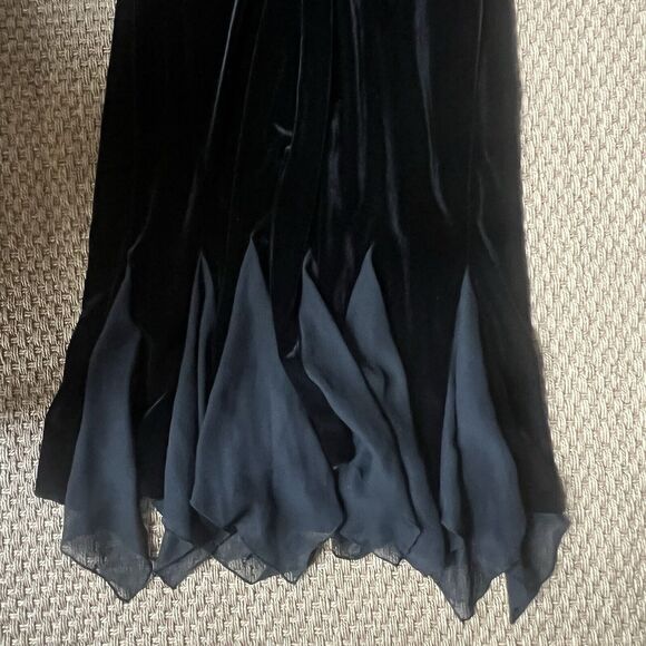 S.L. Fashions VTG Dress Black Velvet Midi Handkerchief Hem Witchy Whimsy Goth - Picture 5 of 9